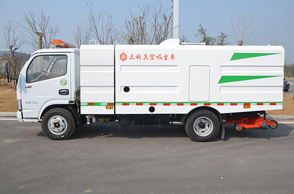 吸尘车
